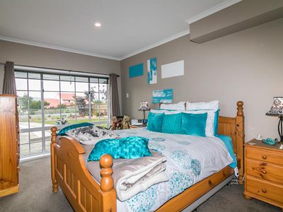 6684 Channel Highway, Deep Bay