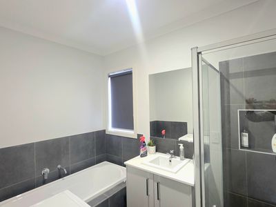 5 Pechora Street, Truganina