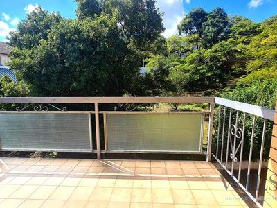 2 / 30 Curd Street, Holland Park