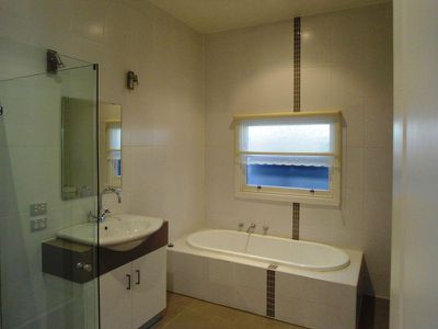 8 Davey Street, East Geelong