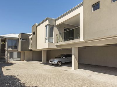 8/3 Leeder Street, Glendalough