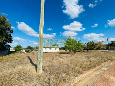 19 New Queen Road, Queenton