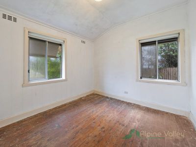 10 Lakeside Avenue, Mount Beauty
