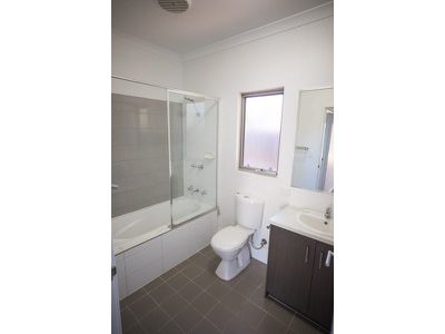 10 Homestead Ramble, Newman