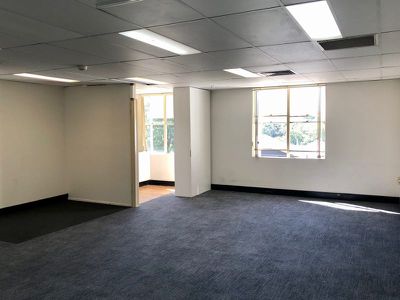 Level / 1/970 Logan Road, Holland Park