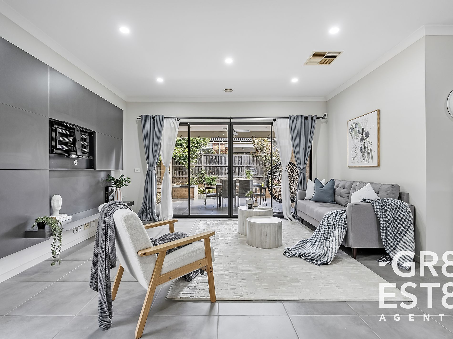 8 John Russell road, Cranbourne West