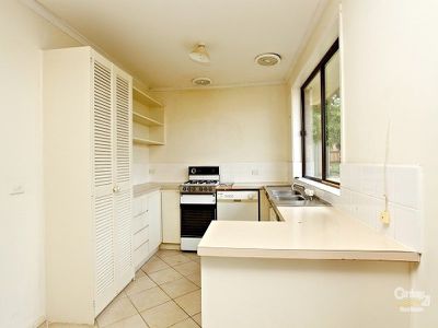 24 Oaktree Drive, Hampton Park