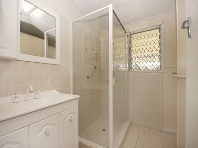 27 Wall Street, Bundamba