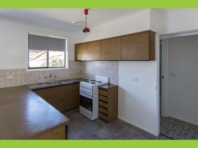 1 / 15 Schwarz Avenue, Horsham