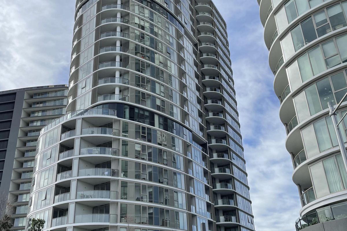 1601 / 8 Chambers Court, Epping