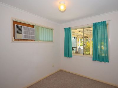 4 TWOLYN STREET, Urangan