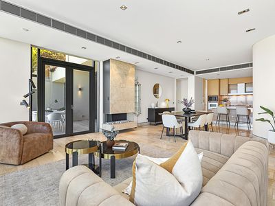 1 / 8 Mounts Bay Road, Crawley