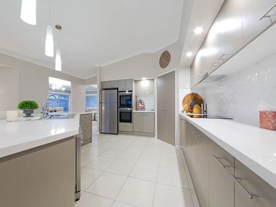5 Sylvateere Cr, Wakerley