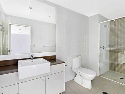 2204 / 4 Como Crescent, Southport