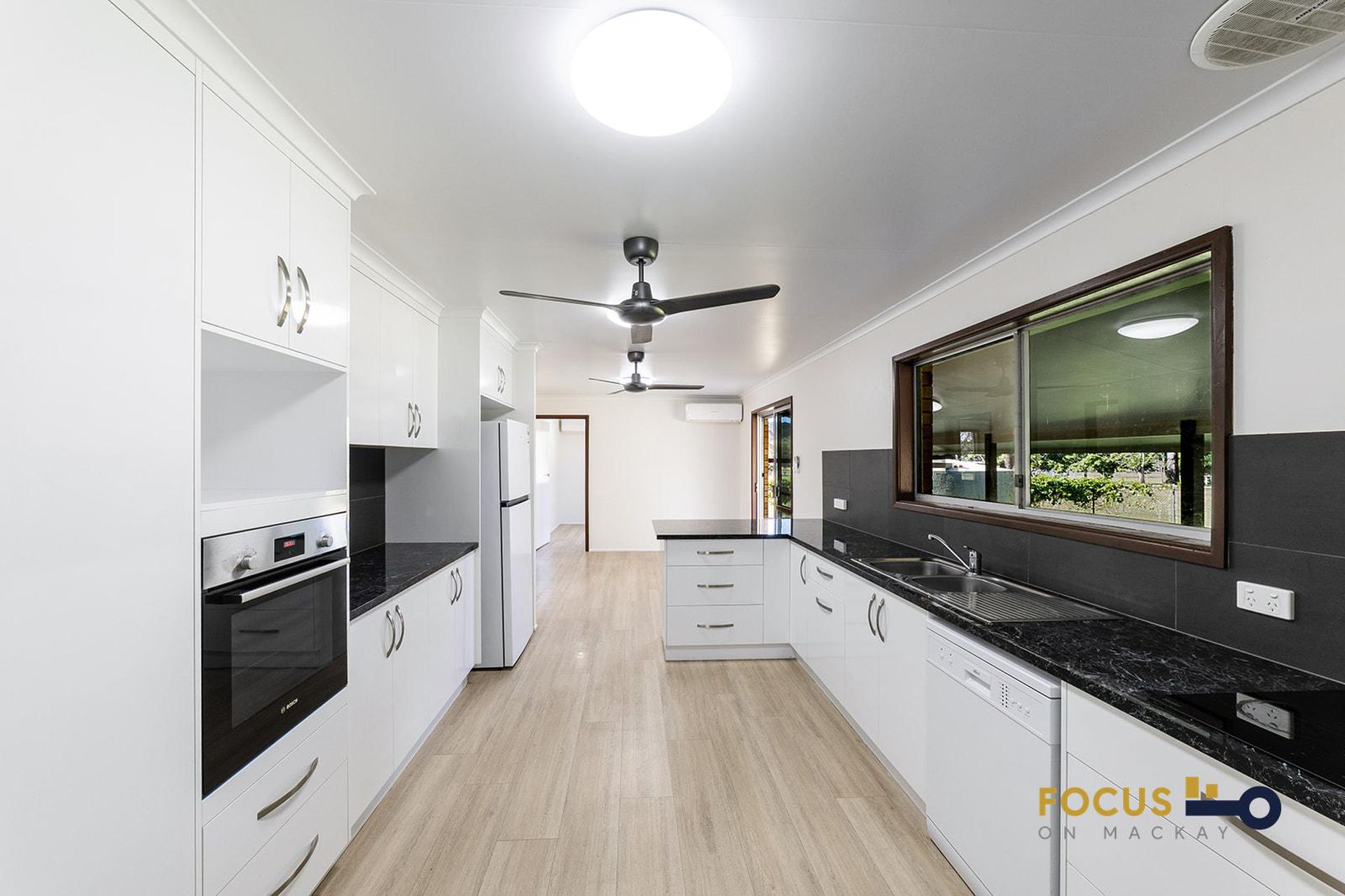 126 Beach Rd, Sarina