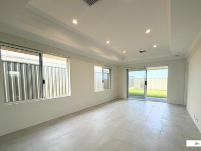13 Magnolia Way, Lakelands
