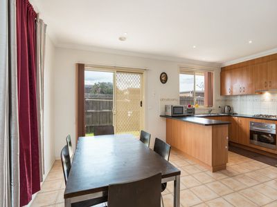 4 / 96 Thames Boulevard, Werribee