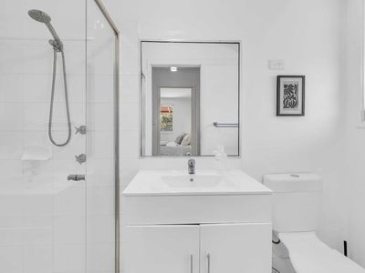 7 Razorbill St, Burleigh Waters