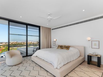 1 Balmoral Drive, Castle Hill