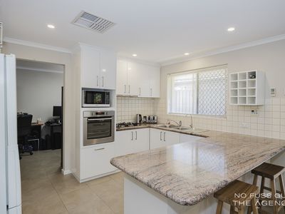 32 Carr Crescent, Warwick