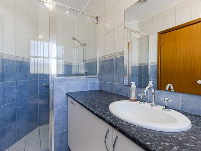 24 St Georges Avenue, Champion Lakes