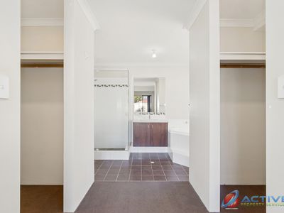 4 Lorna Cove, Tapping