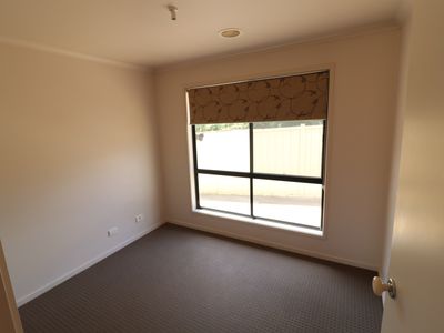 1 / 70 Redbank Road, Seymour