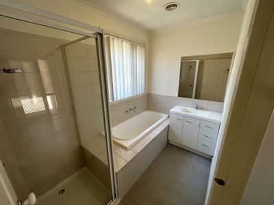 1/53 May Avenue, Altona Meadows