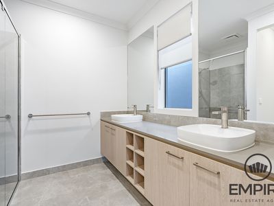 142 Yeungroon Boulevard, Clyde North