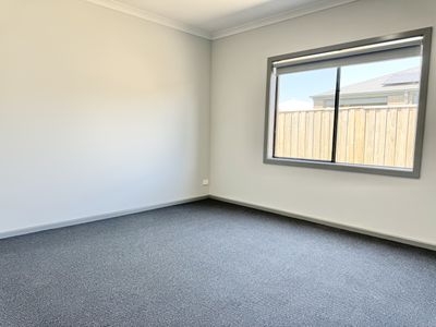3 Farmingdale Street, Manor Lakes