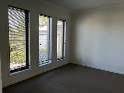 11 Grebe Court, Lara