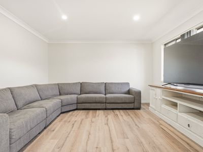 27 Phoebe Way, Gleneagle
