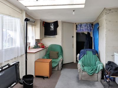 15 Sinclair Avenue, Nightcaps