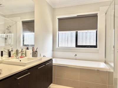 8 Donahue Street, Truganina