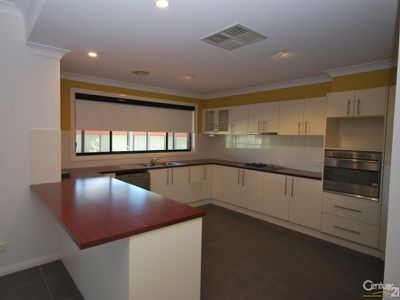 17 Hastings Court, Dubbo