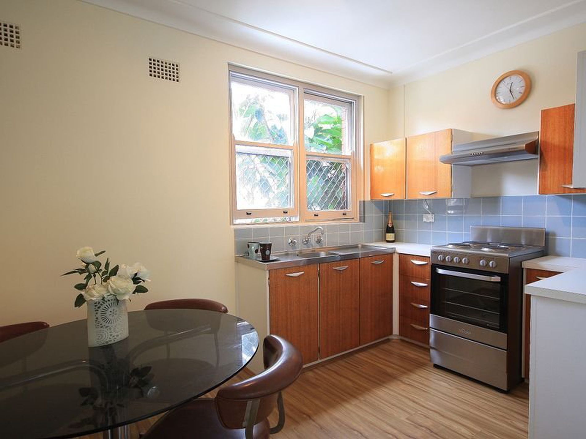 10 / 1 Gray Crescent, Eastlakes