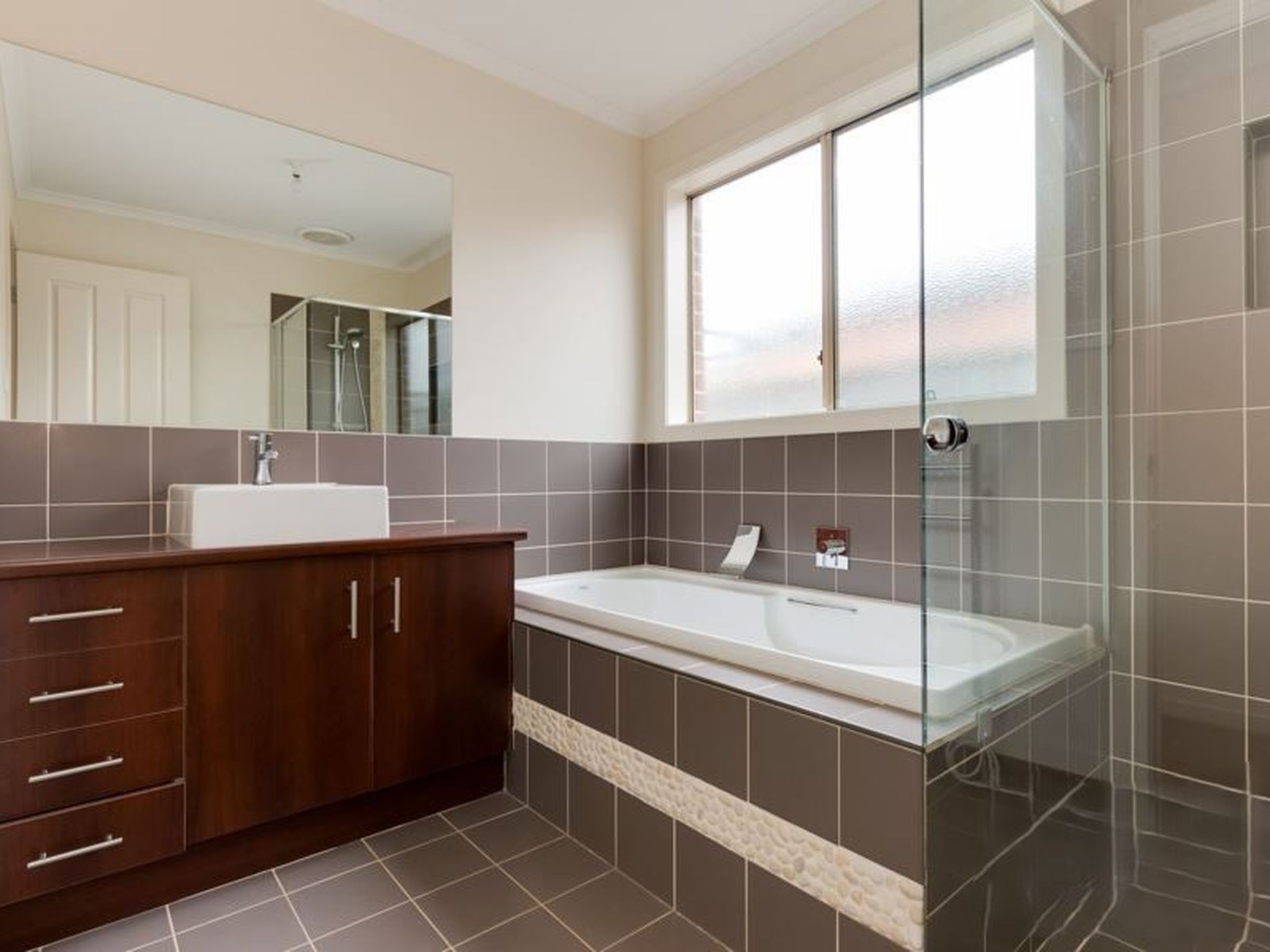 18 Tyndall Street, Cranbourne East