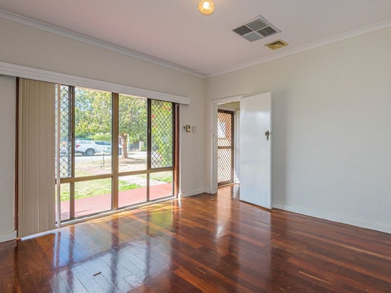 4 Berehaven Avenue, Thornlie