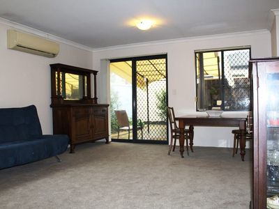 2 / 7 Holder Street, St James