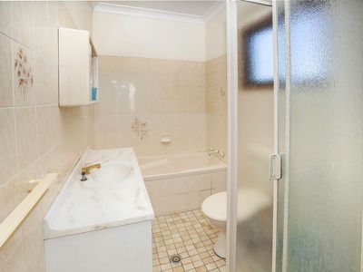 12 Lake Heights Road, Lake Heights
