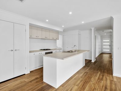 30 Lewis Crescent, Finley