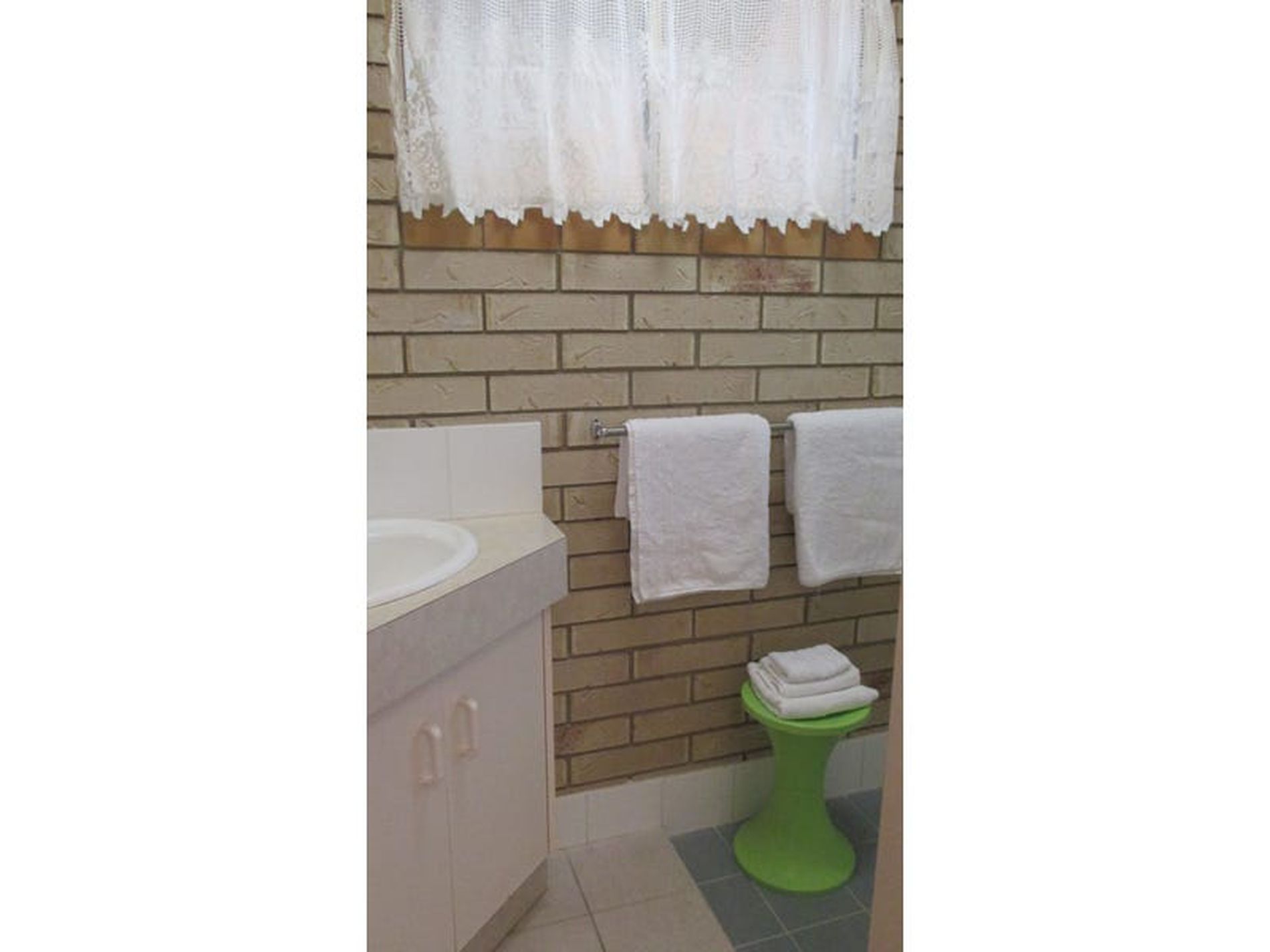 2 / 2 Poinciana Court, Woodgate
