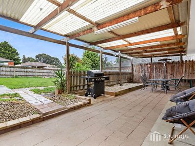 8 Hillview Rise, Hampton Park
