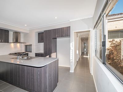 11 Aquila Loop, Piara Waters