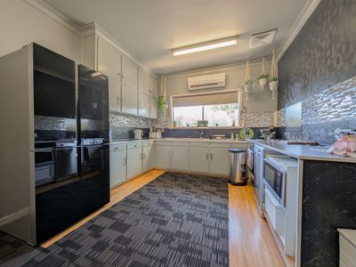 9 Railway Crescent, Boort