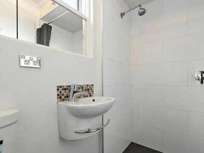 4 / 5 McGrath Court, Richmond