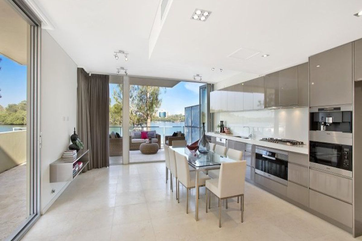 30 Hilly Street, Mortlake