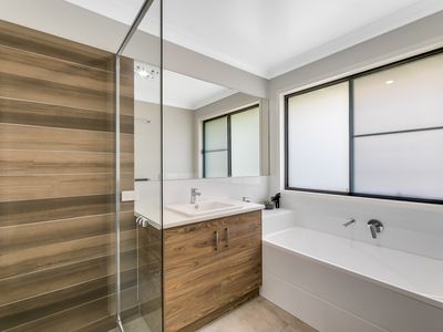 2 Tyrone Street, Middle Ridge