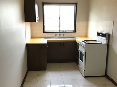 2 / 9 Barbara Avenue, Warrawong