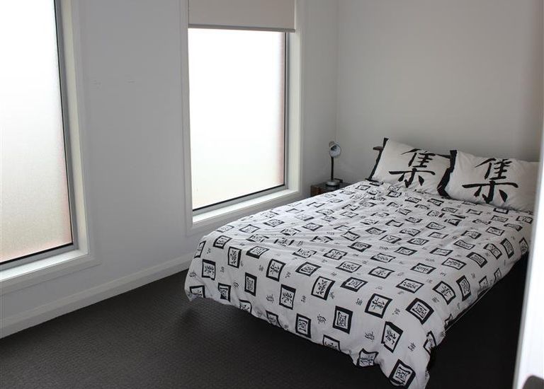2B Trott Grove, Oaklands Park